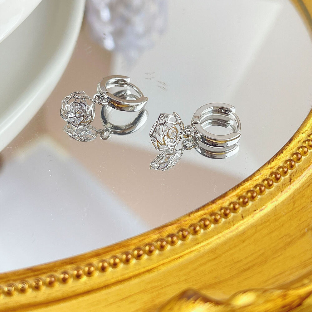 Vintage hollow earrings