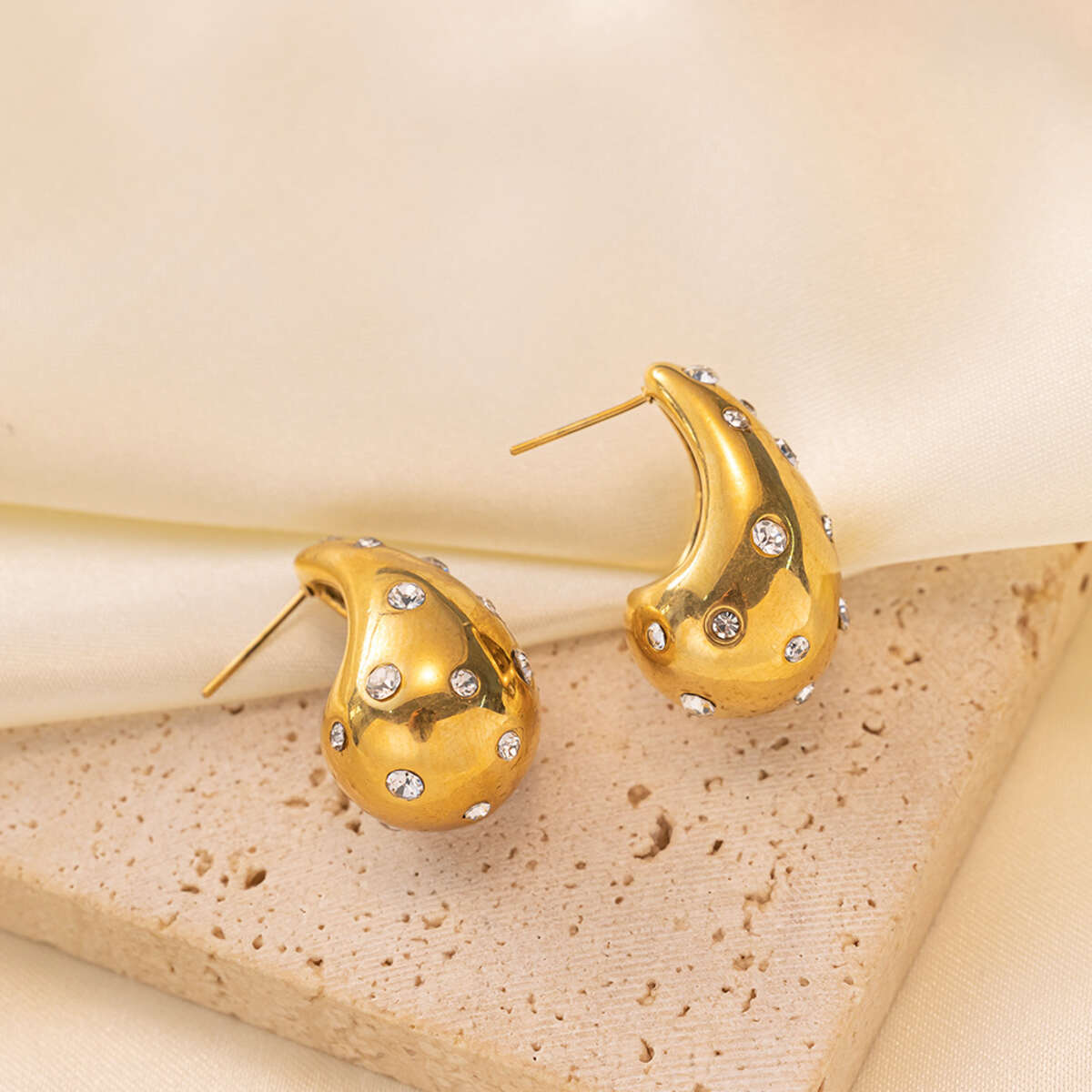 Teardrops studs Earrins - Cubic Zirconia Studded