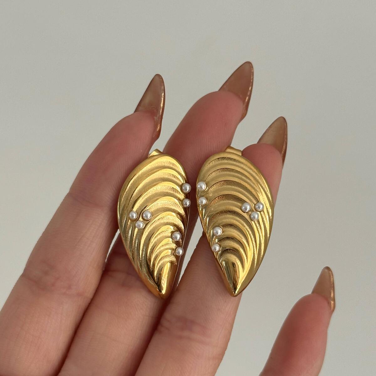 Mussel Shell Studs Earrings